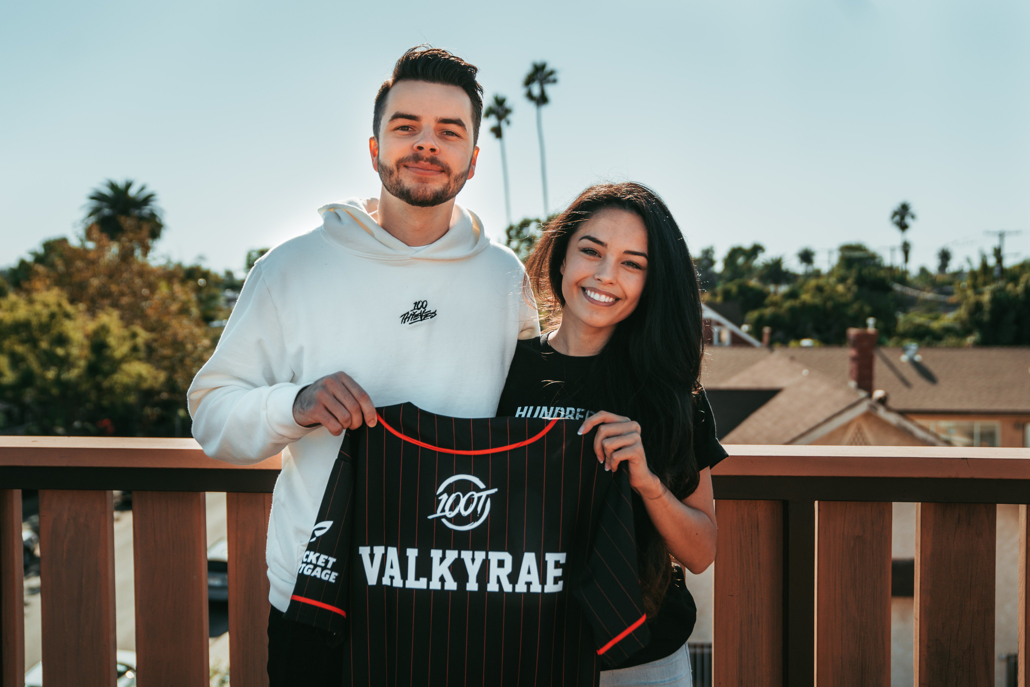 100 Thieves Esports on X: The whole gang is here! Watch as @Nadeshot,  @brookeab, @neekolul and @Valkyrae squad up to see who can take the most  👑's in Fall Guys! Watch