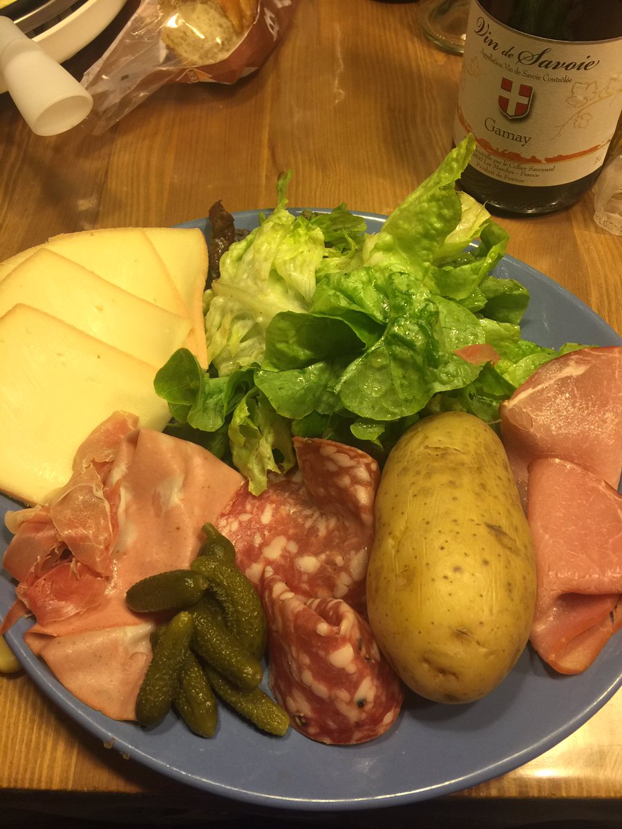Rom1NR's tweet photo. @CamilleCombal @VirginTonicOff @MelanieAngelieH @ClemLincruste @Ginger_Klo il n’est jamais trop tôt pour une bonne raclette!On vous invite l’équipe du @VirginTonicOff ce week la neige est annoncé en Haute-Savoie! Prenez vos bonnets! @Jess_Rvx @NNeyraud @wolfmadaya @berto74250 https://t.co/YQY5HgD3rX