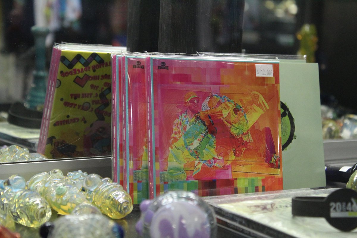 EyEC94's tweet photo. Pick up the new album at @20Past4andMore on Broadway in Fort Wayne 🖖🖖💿📡🛰️〰️💨

#EyE #indie #spacepop🖖 https://t.co/fZtccbGp3X