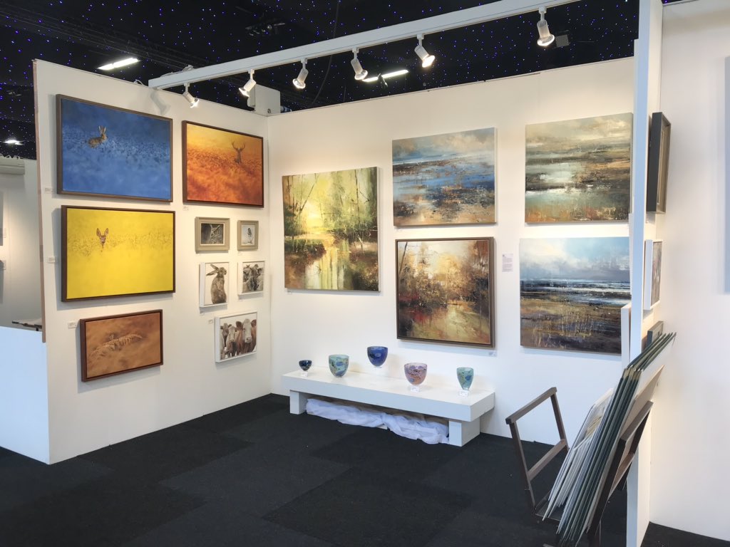 bellfineart's tweet photo. @ShakspeareGlass @AAFLondon Very busy few days and some new Shakspeare glass owners😋 https://t.co/sR11gBbwxj