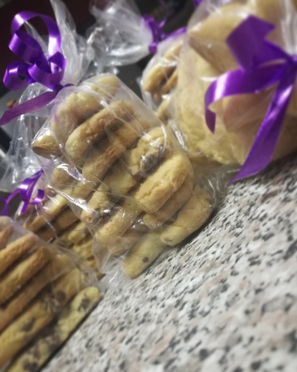 LollystrEats's tweet photo. #MixedVariety #Biscuits #ChocolateChip #Coconut #Caramel 🌸 https://t.co/yPn2esv5O6