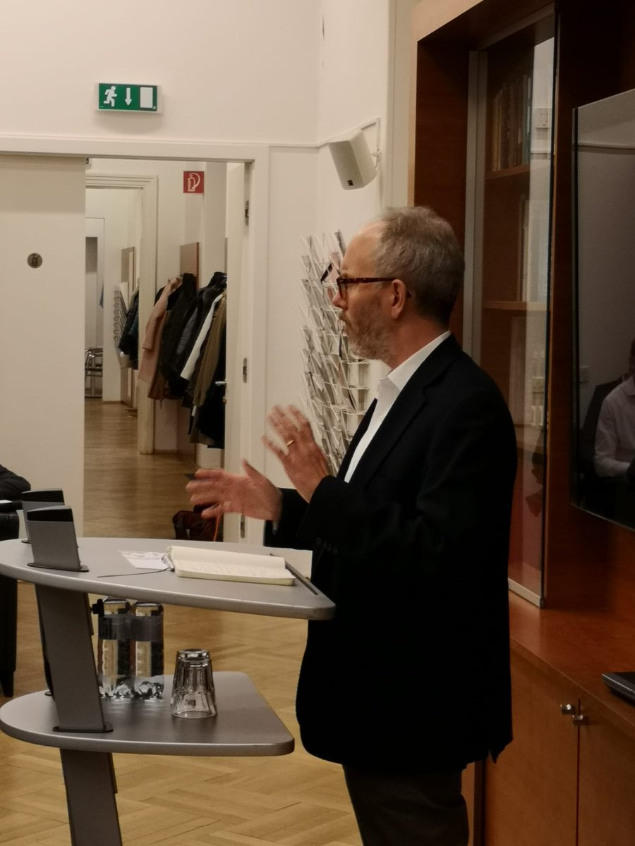SAISEuropeBlog's tweet photo. @Erik_Jones_SAIS lectures a full house at the #UnitedNations Youth and Student Association of Austria on 'Europe: The Once Future Union' @SAISEuropeBlog #Vienna @SAISAdmissions https://t.co/U6ObBIgZ1n