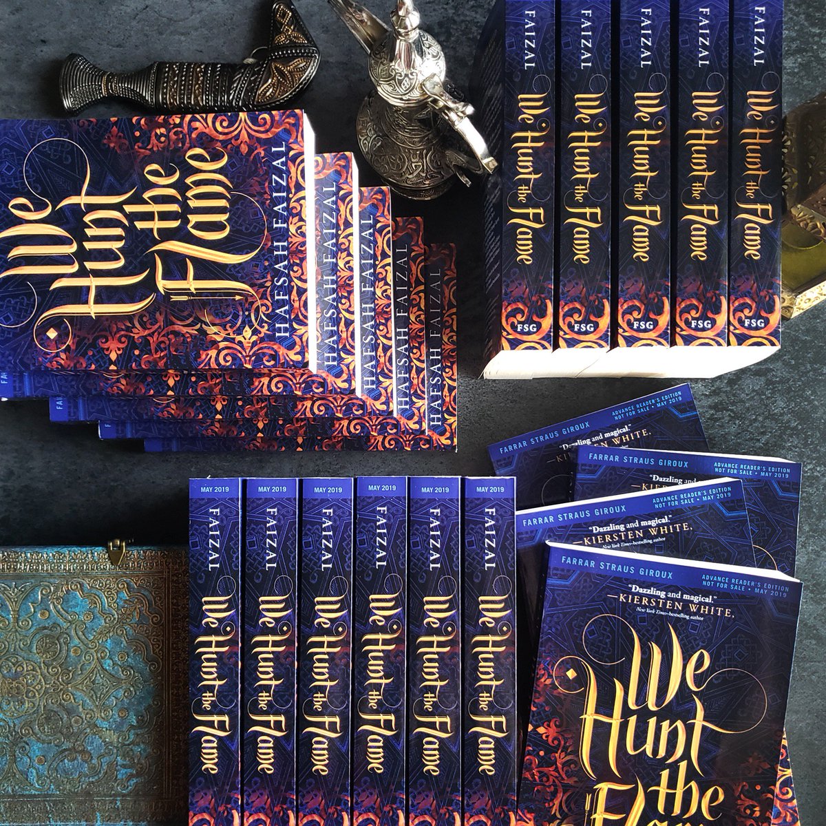 hafsahfaizal's tweet photo. So now that ARCs are here, it's time for a giveaway! Want to win one of the first galleys of WE HUNT THE FLAME, my YA fantasy set in a world inspired by ancient Arabia? RT + follow by 10/31 for your chance to win! INTL OK! 

🔥🖤✨

More about the book: https://t.co/21JIcDrQqI https://t.co/IDTaZErAcI