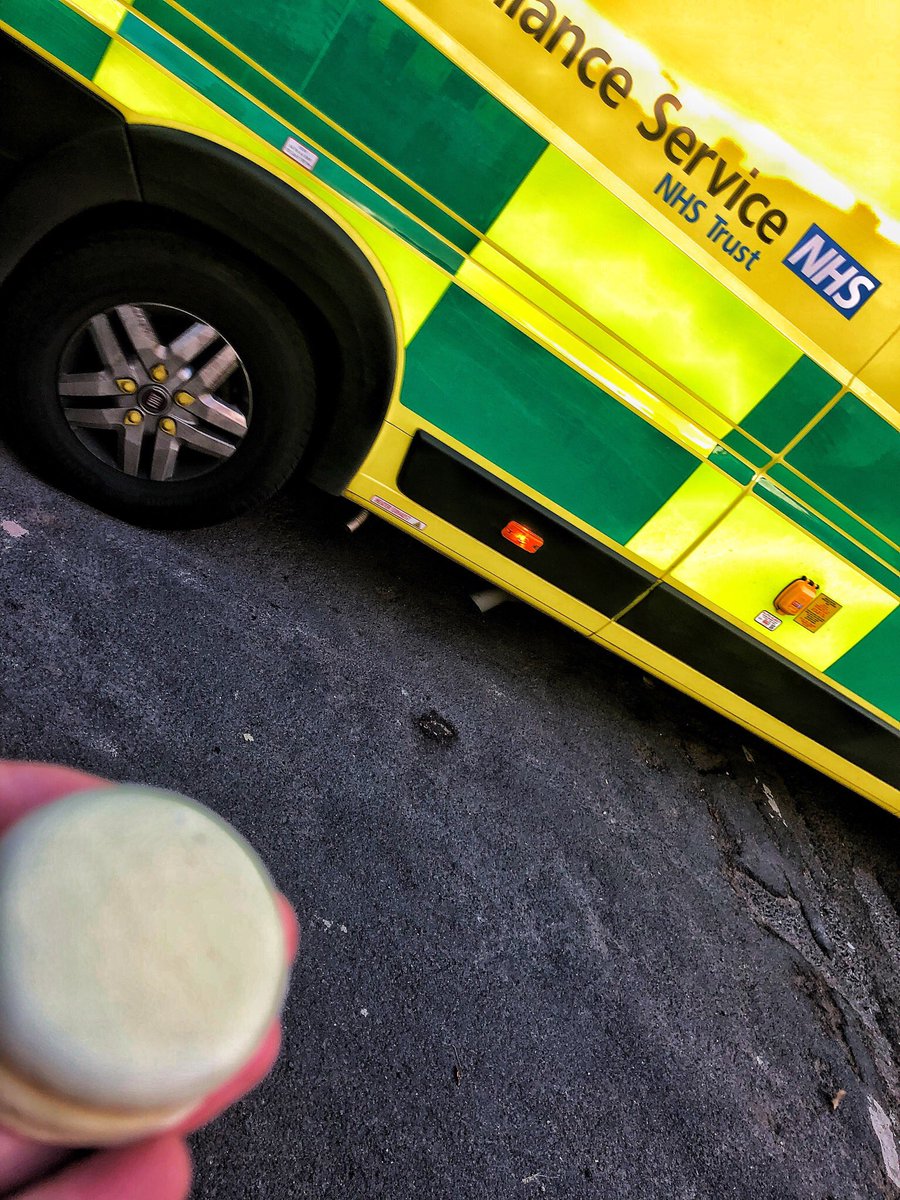 PCRain12's tweet photo. We have to stick together 🚑🚓. Thank u to the lovely @NWAmbulance driver that shared her refs with us whilst dealing with a job this evening.She was right,@Oreo cookies dipped in white chocolate are amazing, unfortunately, I had to share them with my co-pilot. #NWas #PCRain #999 https://t.co/CpYz3Zzvha