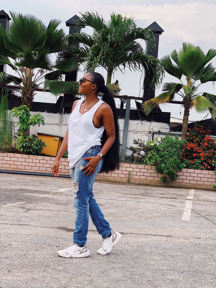 SympLySimi's tweet photo. his shirt is our shirt https://t.co/BroOfRjatx