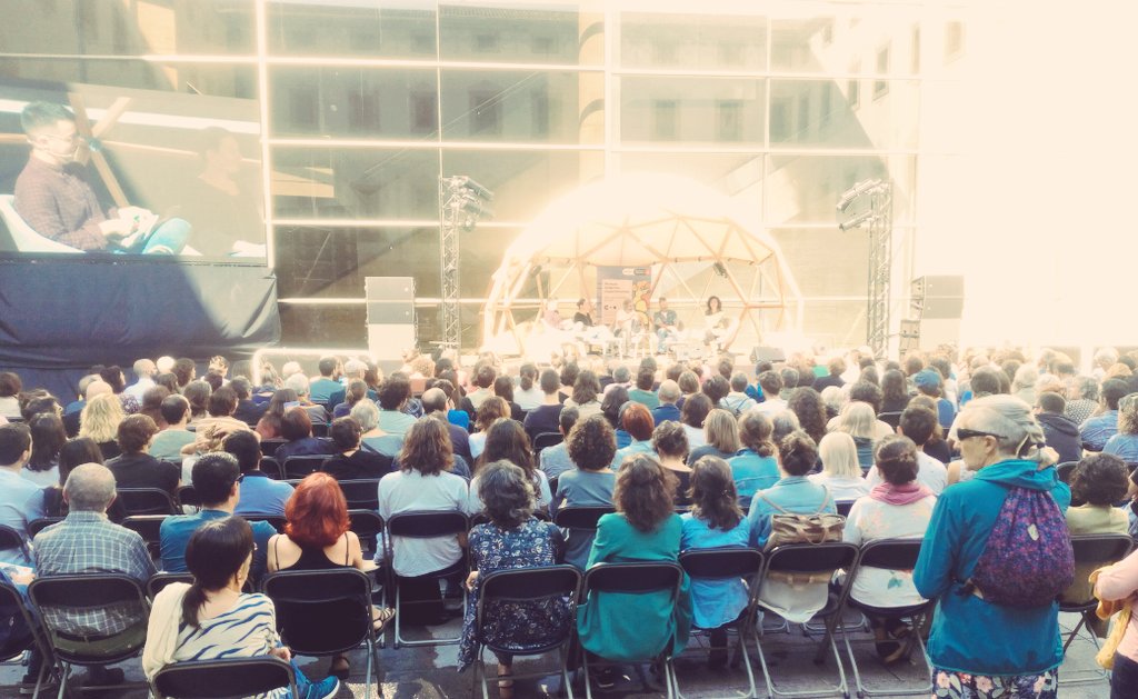 ResilientSysHub's tweet image. 20.000 &quot;Barceloners&quot; attended &quot;The Biennial of Thought&quot; #CiutatOberta, a cultural event reflecting the role of #cities in the 21st century given the challenges of contemporary society. All types of audience, different city conversations from #dataforcities to #WomenInTech