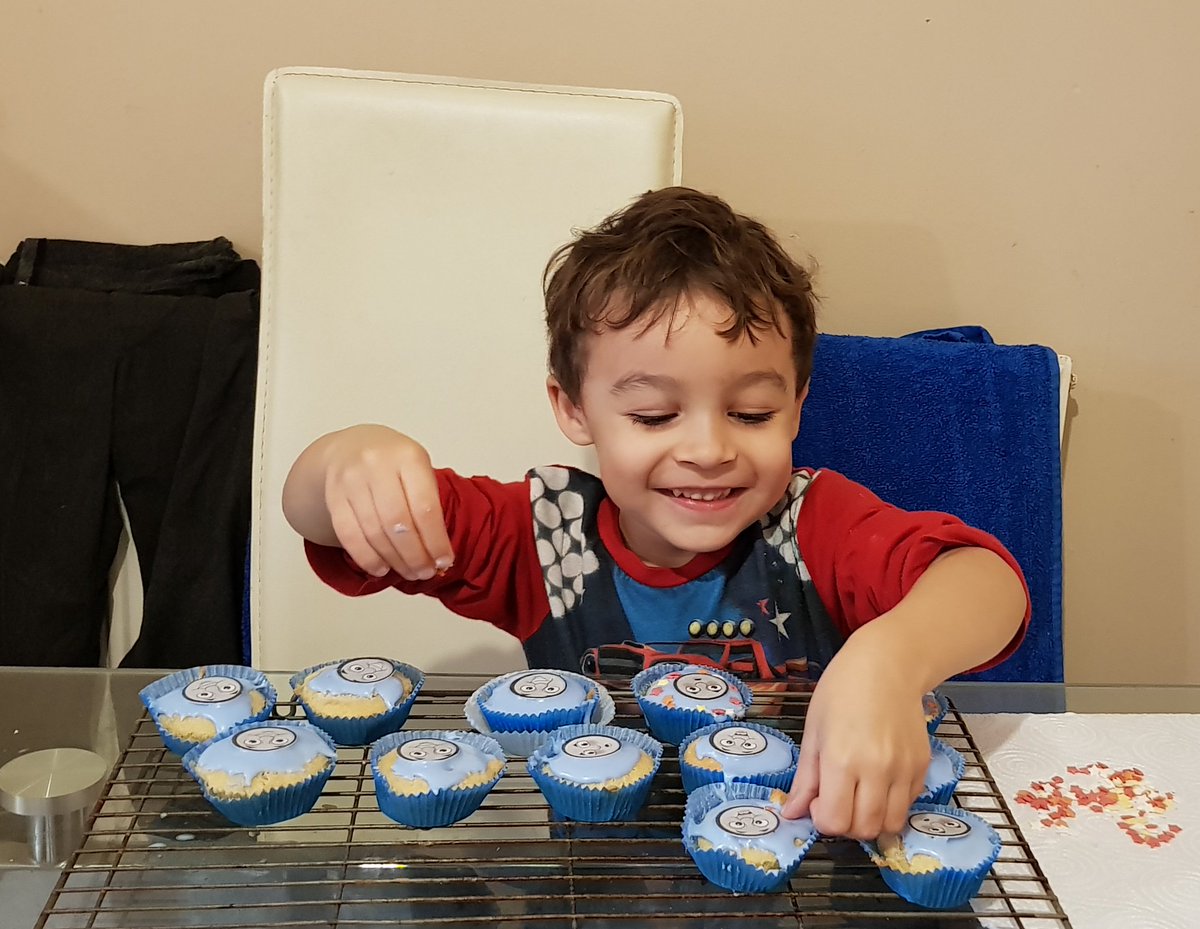 TheRandomBlurb's tweet photo. FAMILY: Baking Thomas Cupcakes post by Yvonne: https://t.co/1jWEfGTUnd #blogger #bakingfun #bakingwithkids #kidsbaking #cupcakes #SundayFunday https://t.co/XjUQlamfFC