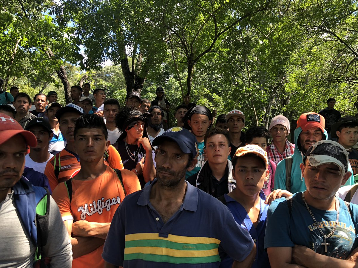 Thousands of Honduran migrants defy Trump to continue journey North DqIqSgiUcAEIVp9