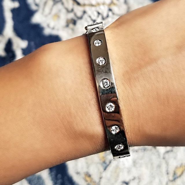 RockFineJewels's tweet photo. #rockfinejewels #diamondbangle #gypsysetdiamonds #ilovediamonds #finejewellery #goldanddiamondbangle https://t.co/ITwjxIEmxH