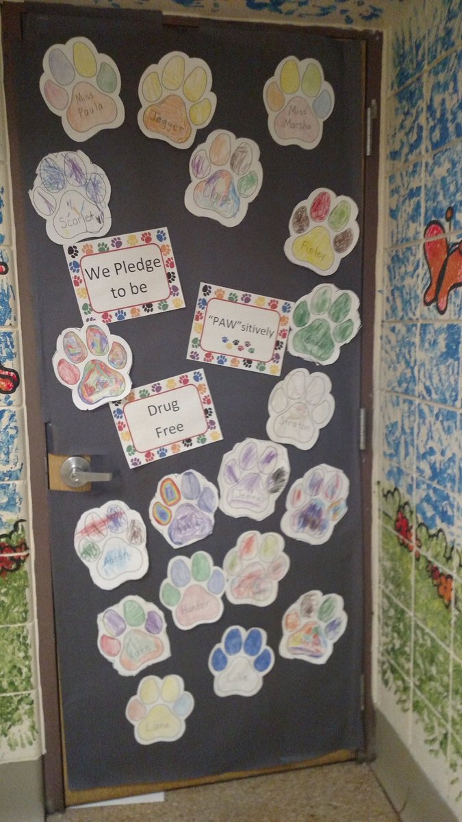Noble4HLady's tweet photo. Red Ribbon Week Door Decorating at Caldwell Elementary. #creativemessaging #DrugFree #ourcountyourkids https://t.co/kJdR7sSczR