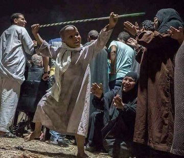 ستكون امك معك عندما يكون الناس مع الأسف