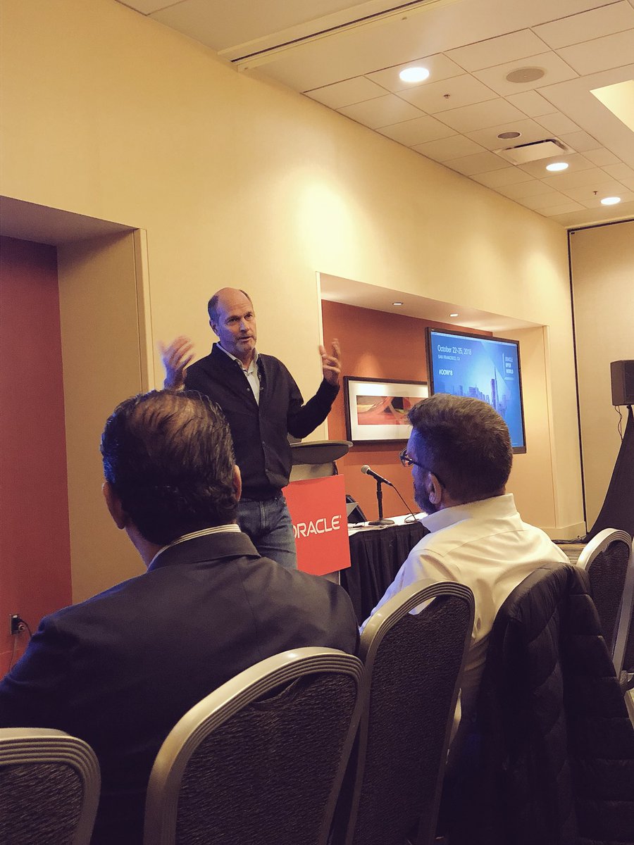 modmktrapril's tweet image. SVP Chris Stone of Content and Experience  @OracleDX showing off the roadmap! We’re changing the way experiences are made! #oow18 #oracledx