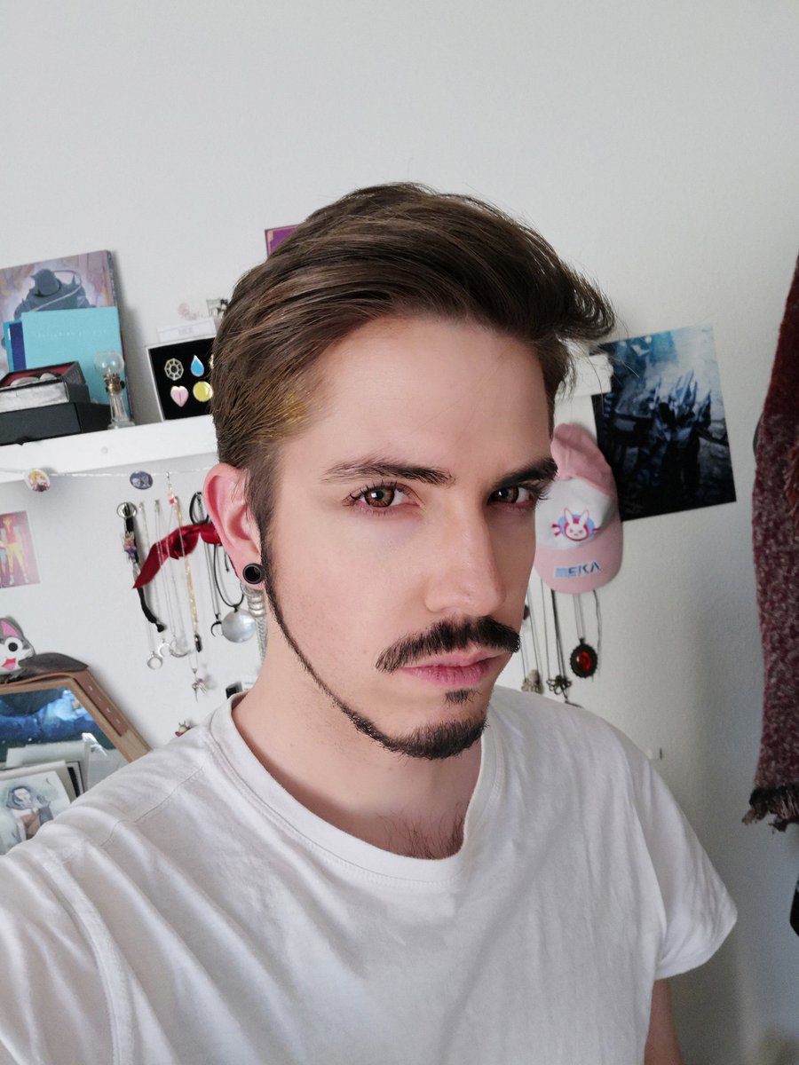 Ta_dahh_cosplay's tweet photo. I had a smal shooting with @Seelenfang_ today. And this was my makeup for Sylas.
I got some previews of the pictures and I can tell they are epic.
#criticalrole #CriticalRoleCosplay #criticalcostumes #sylasbriarwood #lordbriarwood #handsome https://t.co/tSiCIwpqhK