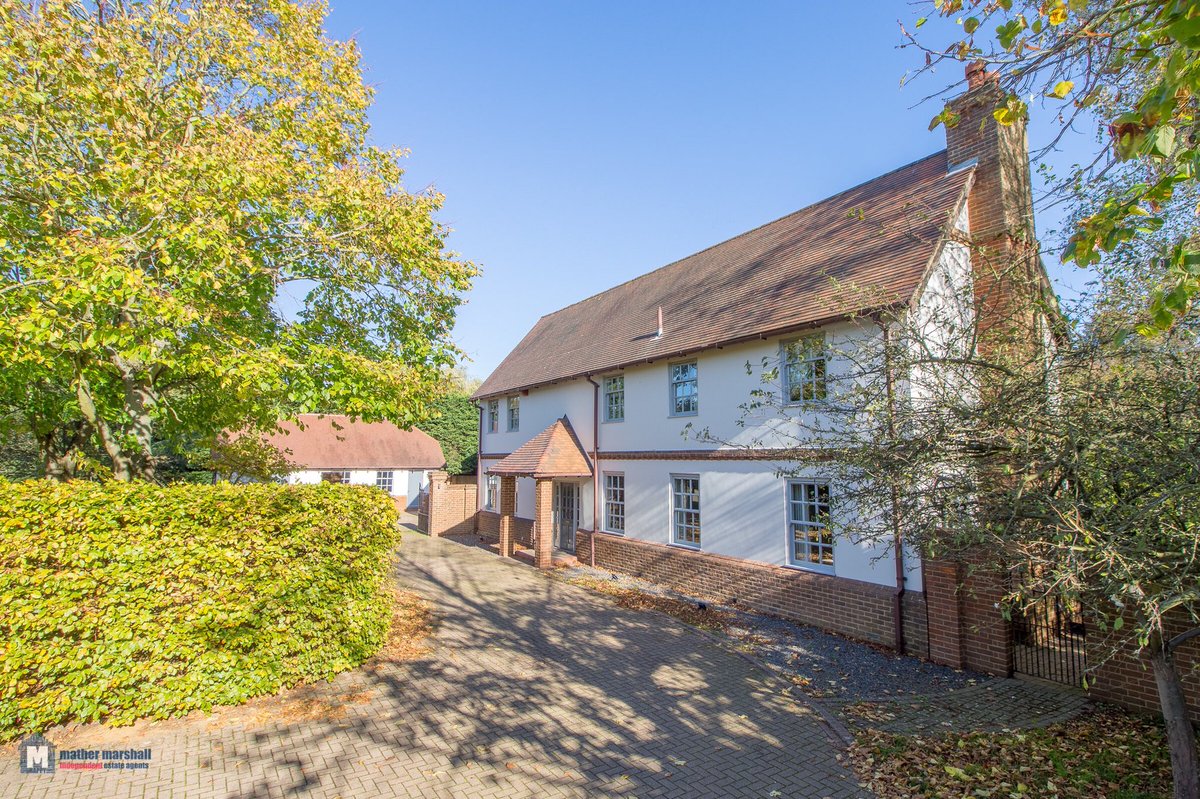 MMKnebworth's tweet image. Coming soon. Absolute stunner. Message or call us for more information or brochure. Top draw pictures as always from our professional photographer #PrivateRoad #Oaklands