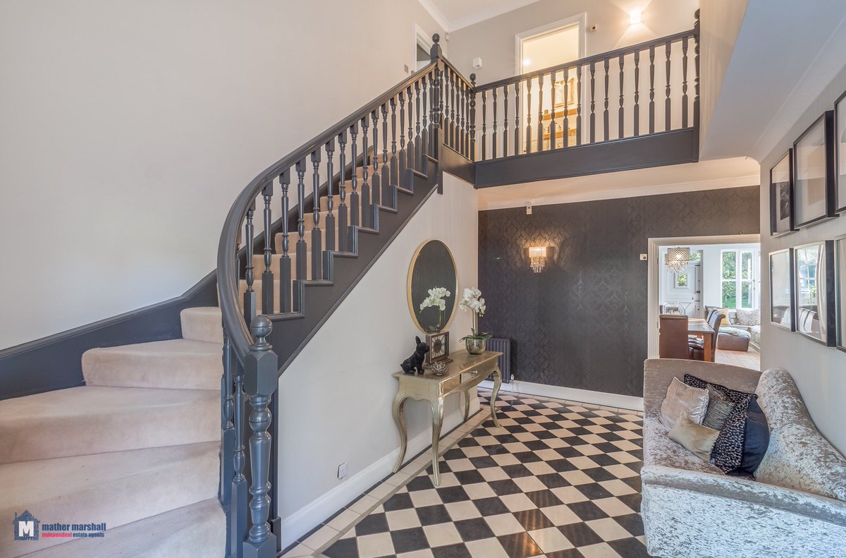 MMKnebworth's tweet image. Coming soon. Absolute stunner. Message or call us for more information or brochure. Top draw pictures as always from our professional photographer #PrivateRoad #Oaklands