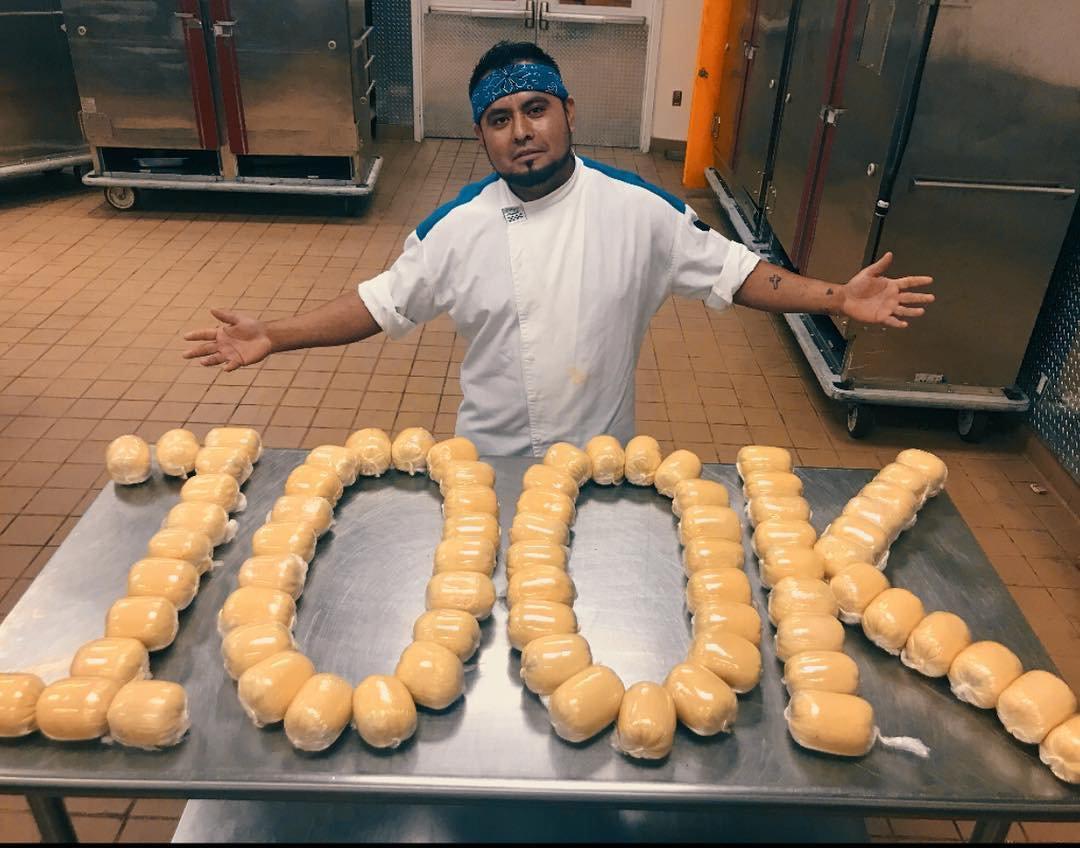 CaesarsPalace's tweet photo. Congratulations to #GRHellsKitchen on selling 100,000 #BeefWellingtons in just 10 months! ๐ https://t.co/8HHJ5lsrt4 @GordonRamsay @HellsKitchenFOX https://t.co/JhbcONMYHQ