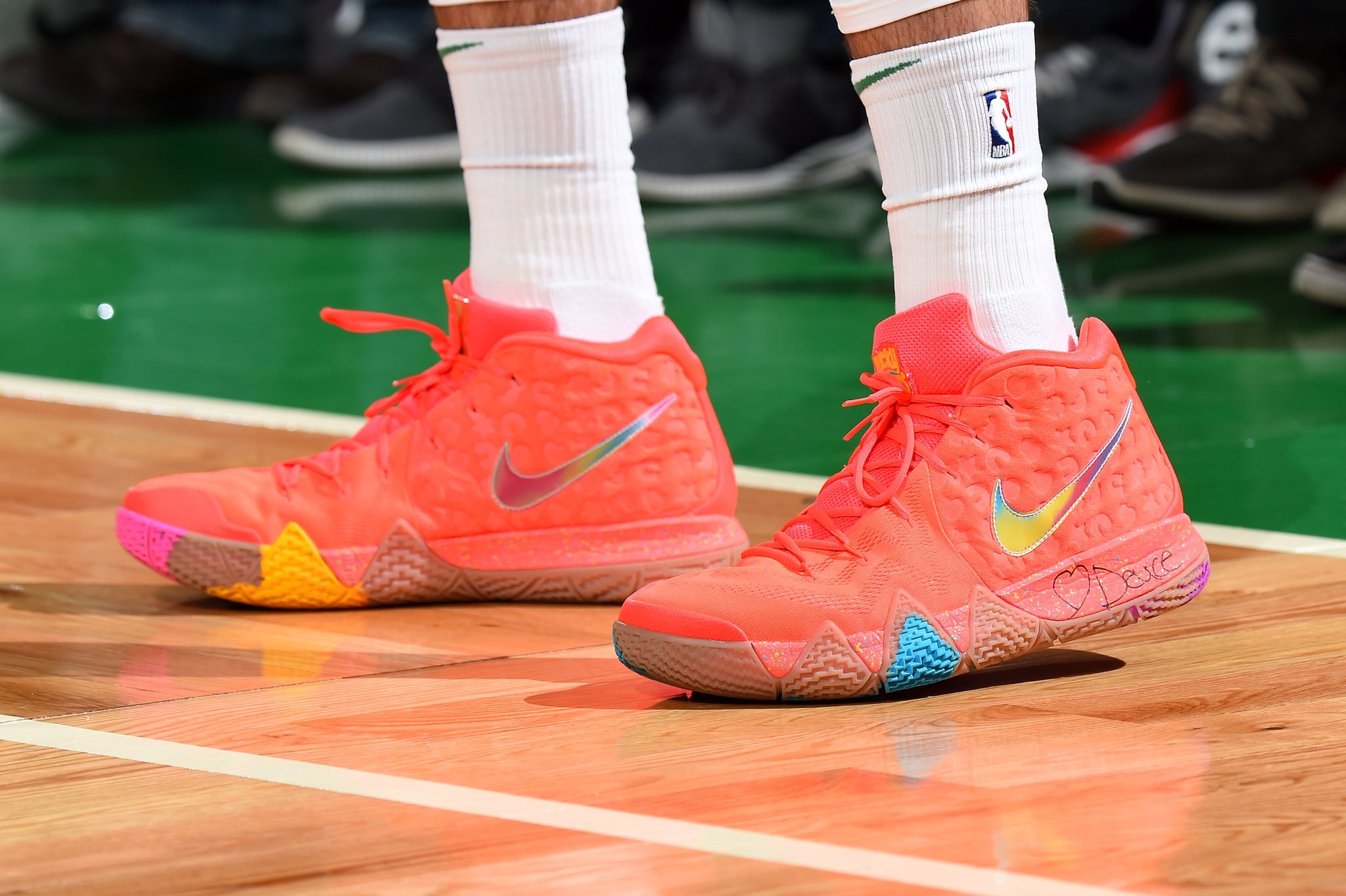 Nike kyrie best sale irving lucky charms