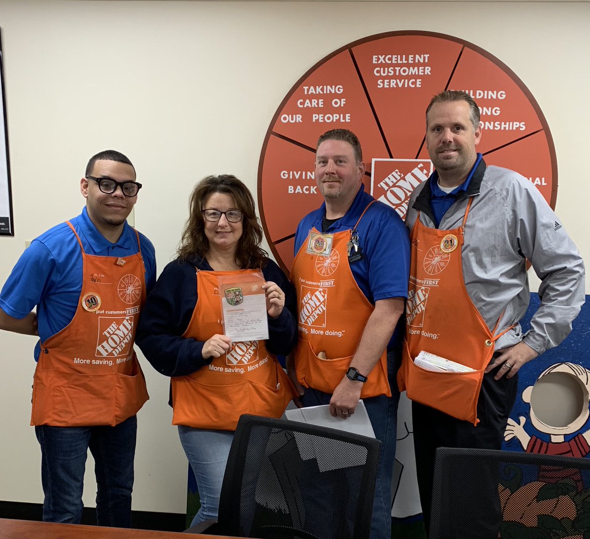 DavidDimick4132's tweet photo. Today head cashier Diane was recognized for all she does, thank you Diane! @nyyroro @dor7ioan @RICKL_33 @babb_steve @Zflash99Dave @Diane96533340 @JulioPerez4108 @4108Serrano @christine_collo @jacquez_jayson @jacquez_jayson @Nicole_MoranRiv @cmertz65 https://t.co/4OKIXEmk7p