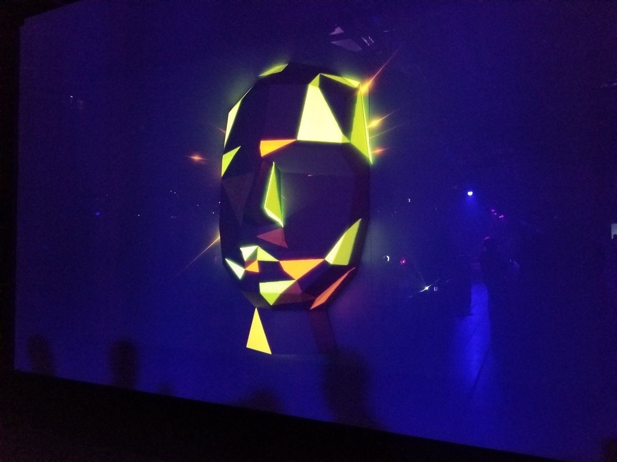 jahyadotnet's tweet image. #AI light art at #TWParadigmShift 2018