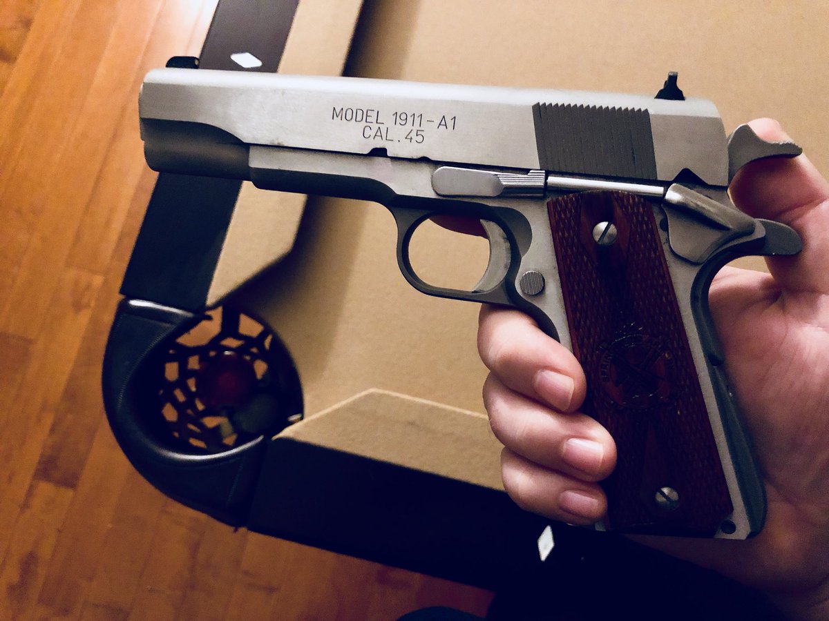 HeroineUniverse's tweet photo. Loading up all the guns to hit the shooting range tomm night after work. No matter how many I buy, my fave is still the old reliable. #AmericanClassic #Model1911 https://t.co/sPqItDPgIw