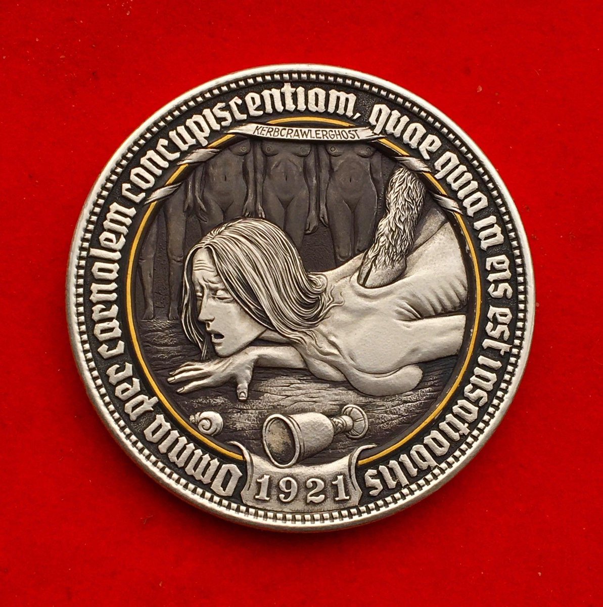 Hobo_Nickel_Soc's tweet photo. #TerrorTuesday The #Devil's mark. #Satan's footprints #ClovenHoof #DevilsHoofMarks
#HoboCoin #CoinCarving by #RomanBooteen https://t.co/JmFfKR8GZM