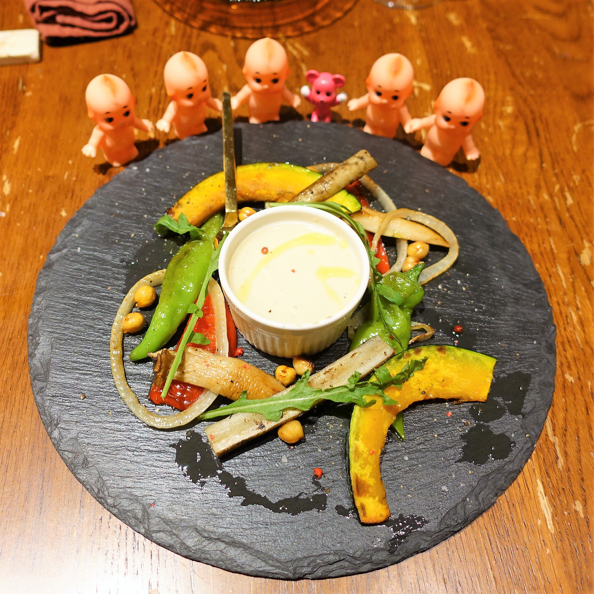 Pinkmomo45 V Twitter イカリヤ食堂さんで 5名で女子会です バーニャカウダをオーダーすると キューピーちゃん人形がついてきた それも 5名 全員分です 楽しいおしゃべりtimeでした イカリヤ食堂 なんばダイニングメゾン 大阪高島屋