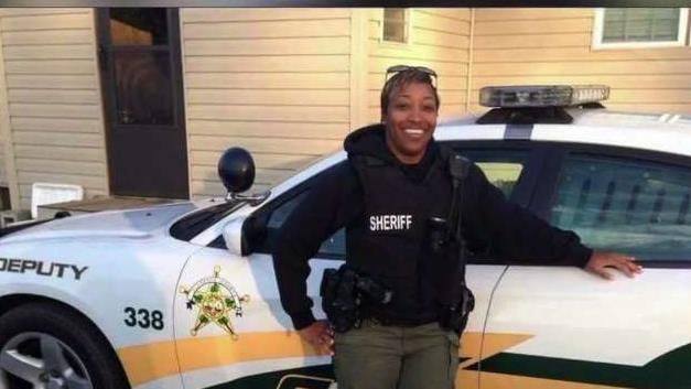 Live5News's tweet image. 'Please pray for Farrah’s family, our FCSO family and for our community as we mourn her loss” - Sheriff Kenney Boone

Florence Co. deputy dies from injuries sustained in mass shooting
live5news.com/2018/10/22/mot… #scnews