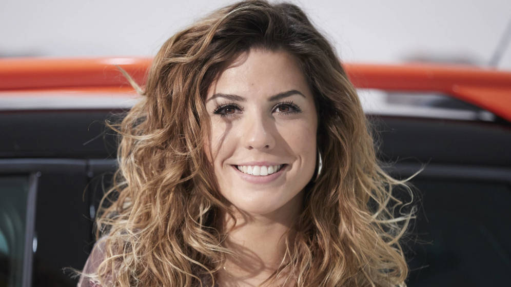 AlbertoEsteras's tweet photo. Estamos barajeando antes de Navidad hacer el programa Día Fans de @miriamrmusic_  en nuestro estudio con sus seguidor@s  #DFMiriamRodriguezQMCFM #TuSiMiriamRodriguez os apetece??!!! ya le toca https://t.co/9FeETGU0th @Miriamfansclub. @QuemecuentasFM 
foto: @elconfidencial https://t.co/Bv1OkWEpOM