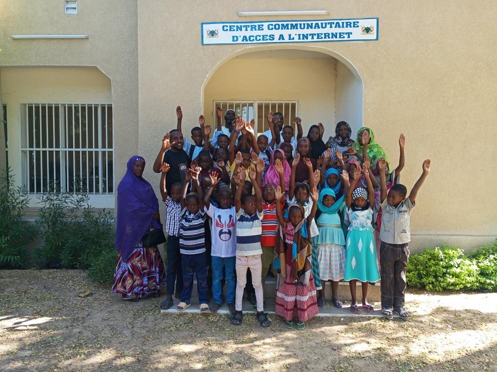 guimbasaidou's tweet photo. AfricaCodeWeek-Niger Des CENTAINES d'enseignantes et d enseignants formés. Des MILLIERS d'élèves formés partout au Niger #NigerRISING #PresidenceNiger #ANSINiger https://t.co/LFyBTKgFFs