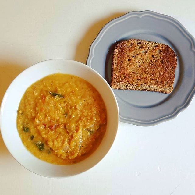plenty_vegan's tweet photo. Autumn is for soup. This is an incredibly simple red lentil soup recipe a friend recommended with... apricots! Wild, right? Lil bit of sweetness is great in meals. I just added some kale after immersion blending it a bit because, you know, 💪. This is a great busy week day ni… https://t.co/QCQvjjLPjg
