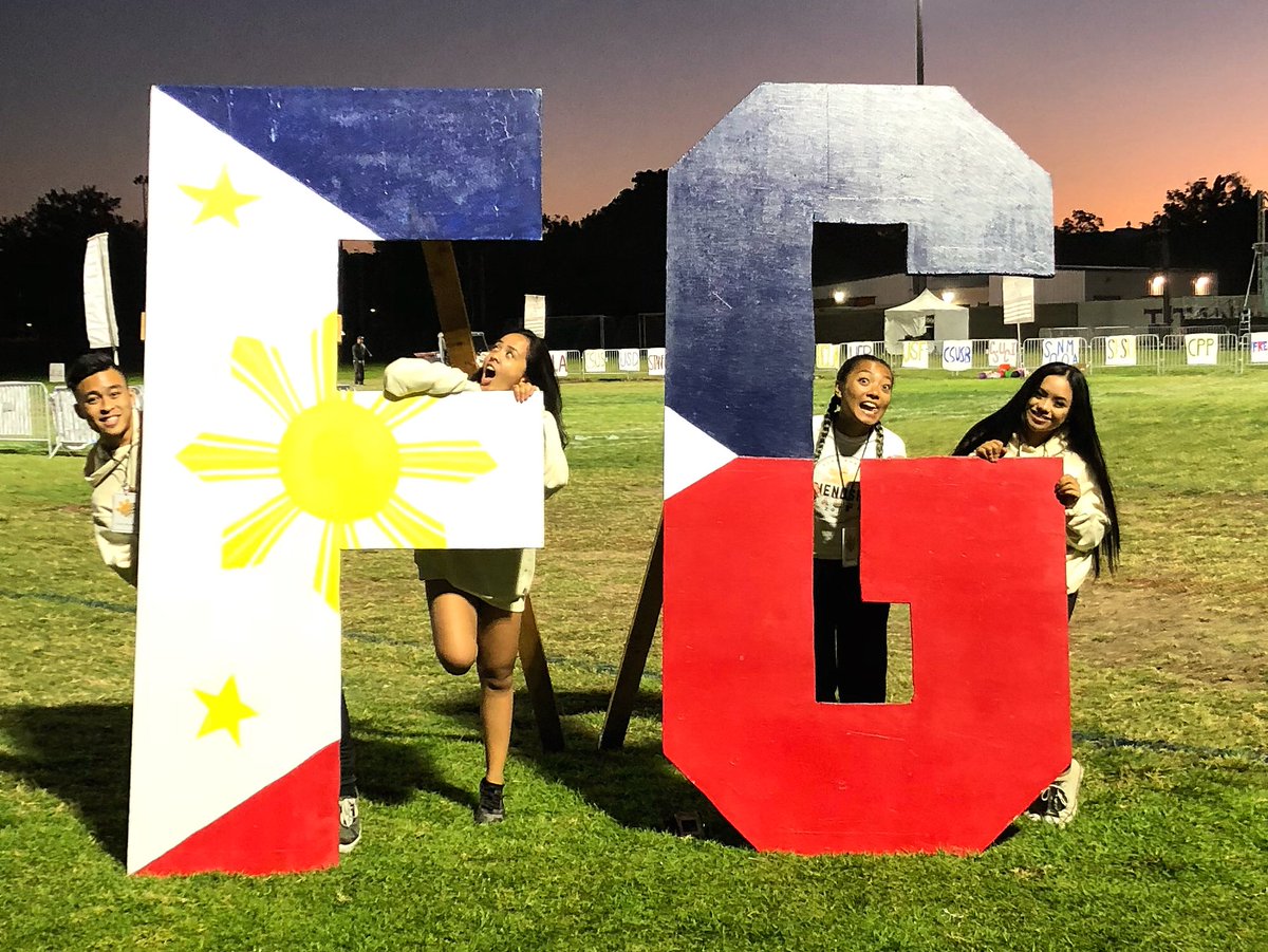 JustinSheu's tweet photo. I’m very grateful to have had these lovely ladies as my SPUF Co’s. Just wouldn’t have been the same experience w/o ‘em. Thank you for having my back (as I hope I did for yours too lol), and sharing your awesome wholesomeness. #FG33 @angelramosx @chaaanelle_ @miyoko2810 https://t.co/xlapSxjbYe