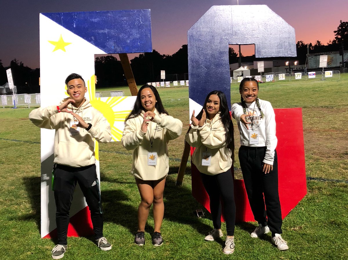 JustinSheu's tweet photo. I’m very grateful to have had these lovely ladies as my SPUF Co’s. Just wouldn’t have been the same experience w/o ‘em. Thank you for having my back (as I hope I did for yours too lol), and sharing your awesome wholesomeness. #FG33 @angelramosx @chaaanelle_ @miyoko2810 https://t.co/xlapSxjbYe