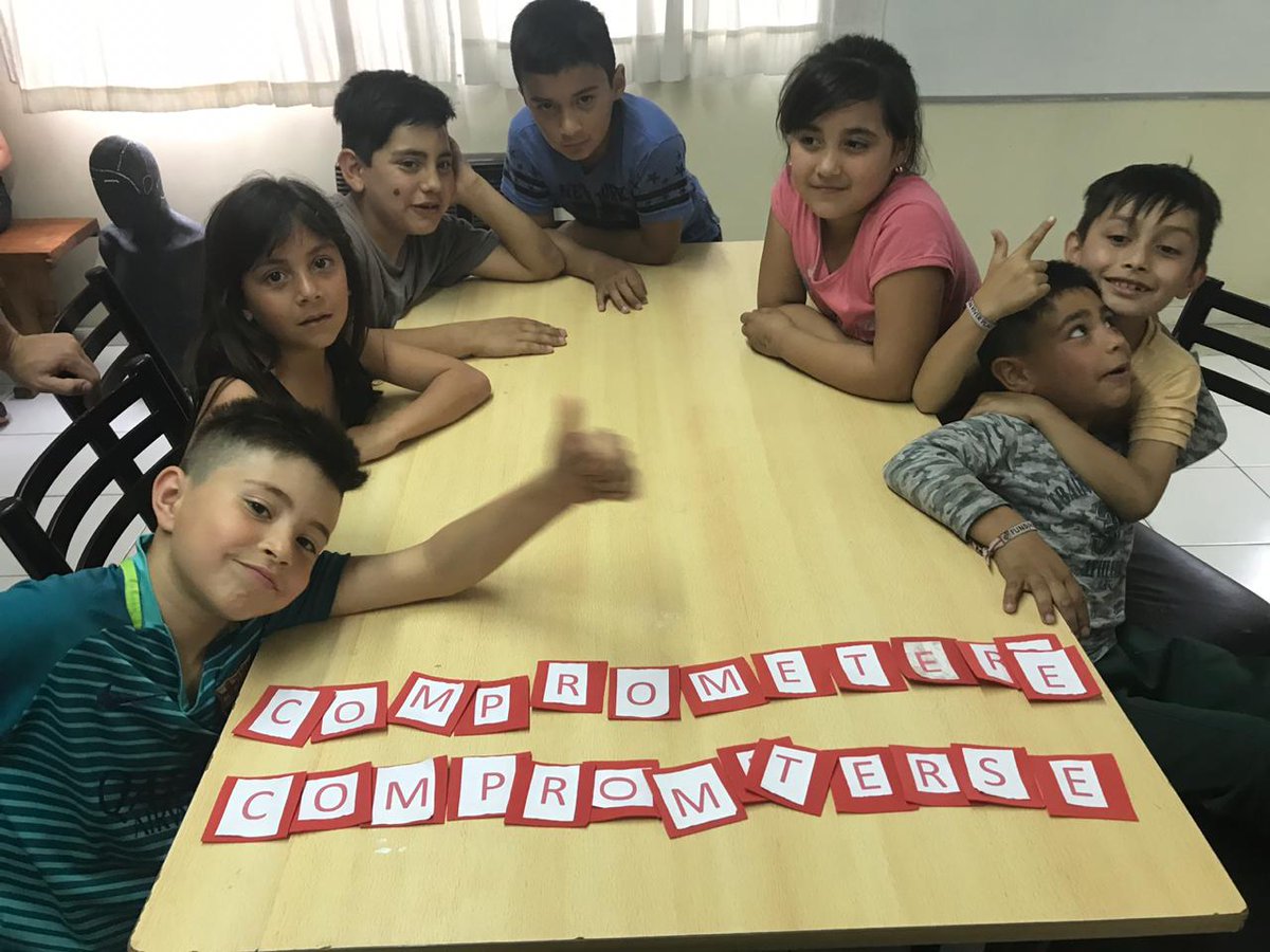 FundacionRiver's tweet photo. Con la presencia de Juan Martín Rojas, jugador de inferiores  del @CARPoficial, los chicos de Villa de Mayo aprendieron la importancia de asumir un compromiso.
¡Gracias Juanma por compartir tu valioso testimonio con nosotros!
#FomentandoValores #TomandoValor #Talleres https://t.co/72Hlm3uubC