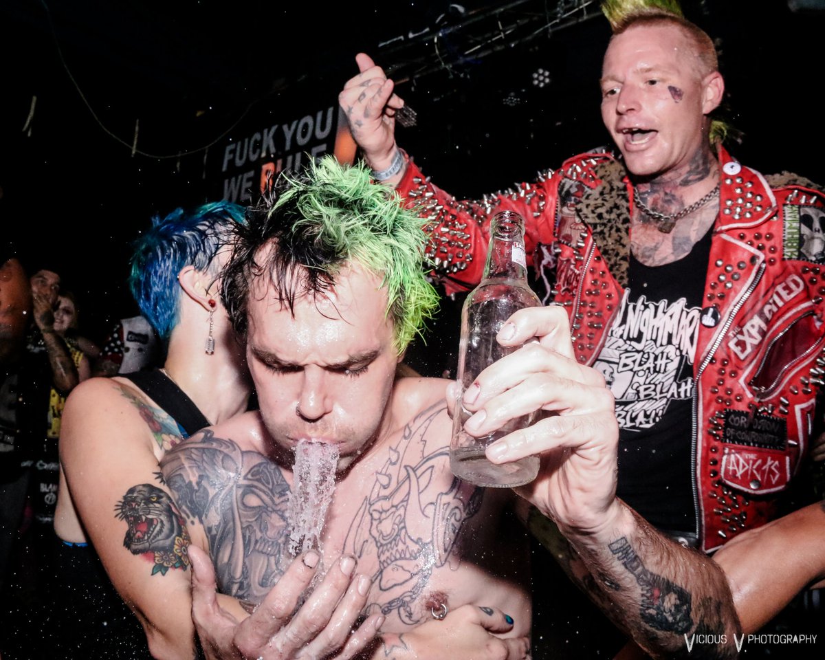 VelmaVicious's tweet photo. THAT FEELING WHEN YOU HAVE TO GO IN ON YOUR DAY OFF. #Dayoff #sike #justkidding #yougottawork #TheBadEngrish #FYWROK #Smirnoff #concertphotographer #music #musicphotography https://t.co/h6NmNJ9pMC