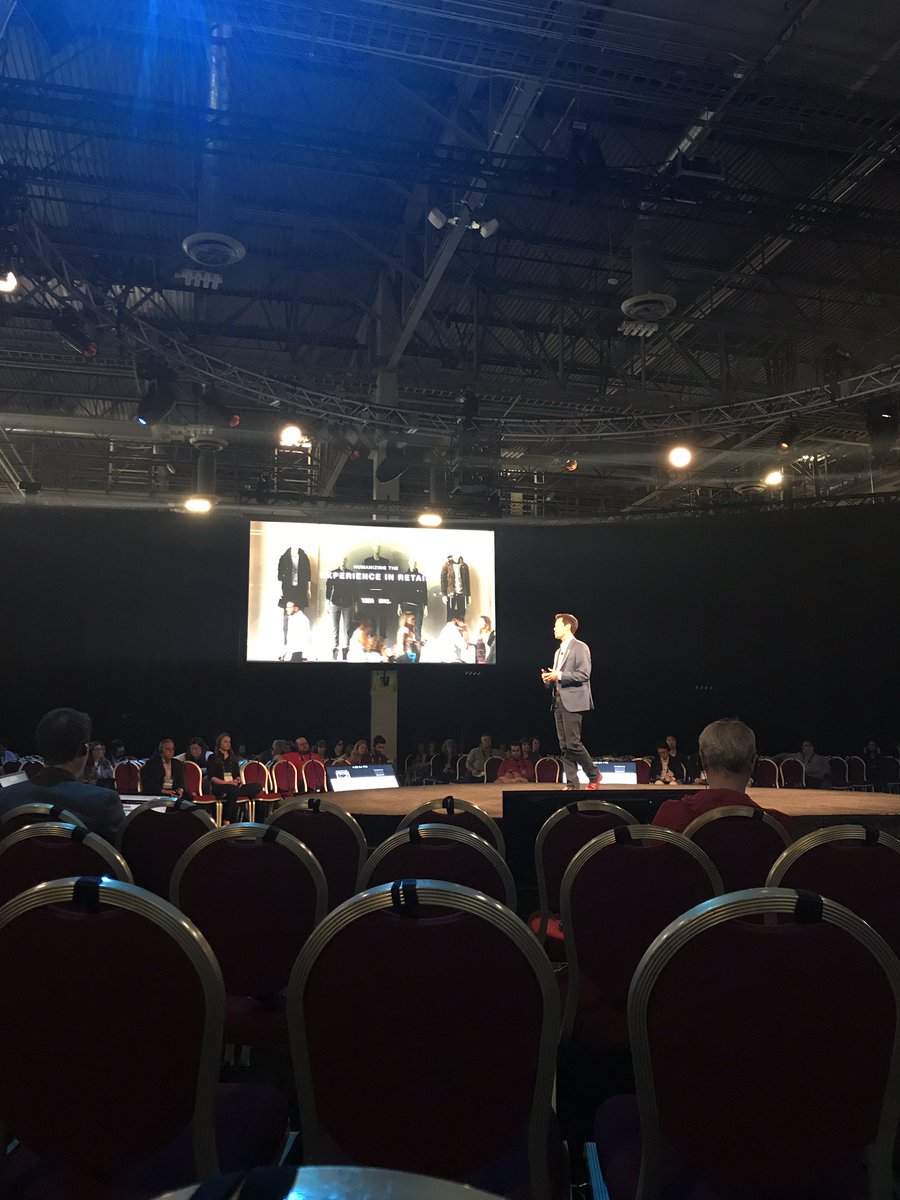 bold_insight's tweet image. “Value and convenience are no longer differentiators.” @Visa’s Kevin Lee onstage now. #humanizingexperiences #enrichlives @money2020 #Money2020Vegas