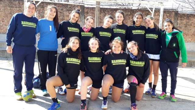 estudiantescdia's tweet photo. #HandballCEC El femenino Sub 16 de @estudiantescdia disputa la etapa fonal de los #JuegosEvita La Sub 16 disputa la Etapa Nacional de los Juegos Evita https://t.co/79fY1KSop1 https://t.co/jBGaKYsbLc
