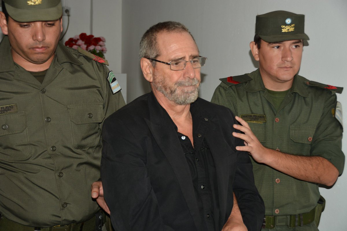 lacapital's tweet image. 🔴 #RicardoJaime aceptó que se enriqueció de manera indebida, acordó una condena y pagará una multa de unos 40 millones de pesos
➡ bit.ly/2Cy39C3