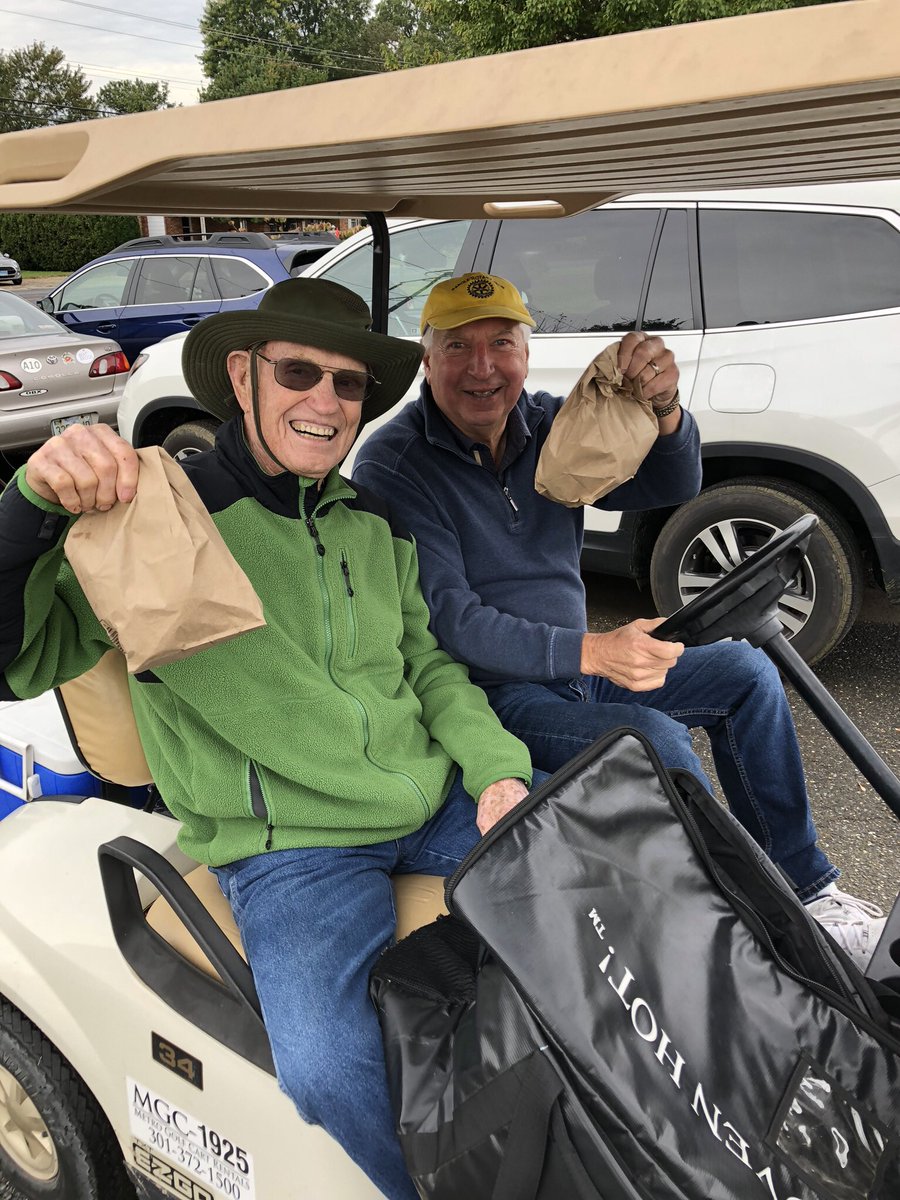 ParoleRotary's tweet image. If you volunteer to park cars with us at the Navy Football games you get lunch and a tailgate.