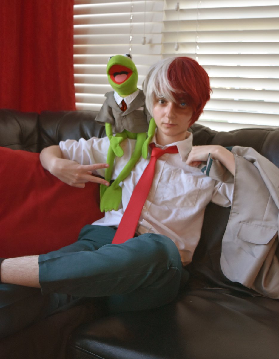ariceliuscos's tweet photo. ummm weird photoshoot of Todoroki and #kermitsan 👌
#bnha #todoroki  (creator of kermit-san: @cas_lackey) https://t.co/IytPdtwJuF