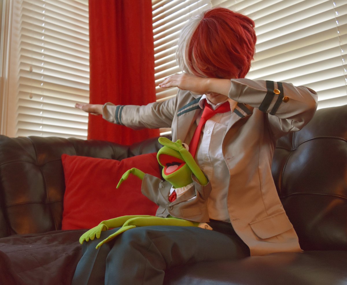 ariceliuscos's tweet photo. ummm weird photoshoot of Todoroki and #kermitsan 👌
#bnha #todoroki  (creator of kermit-san: @cas_lackey) https://t.co/IytPdtwJuF