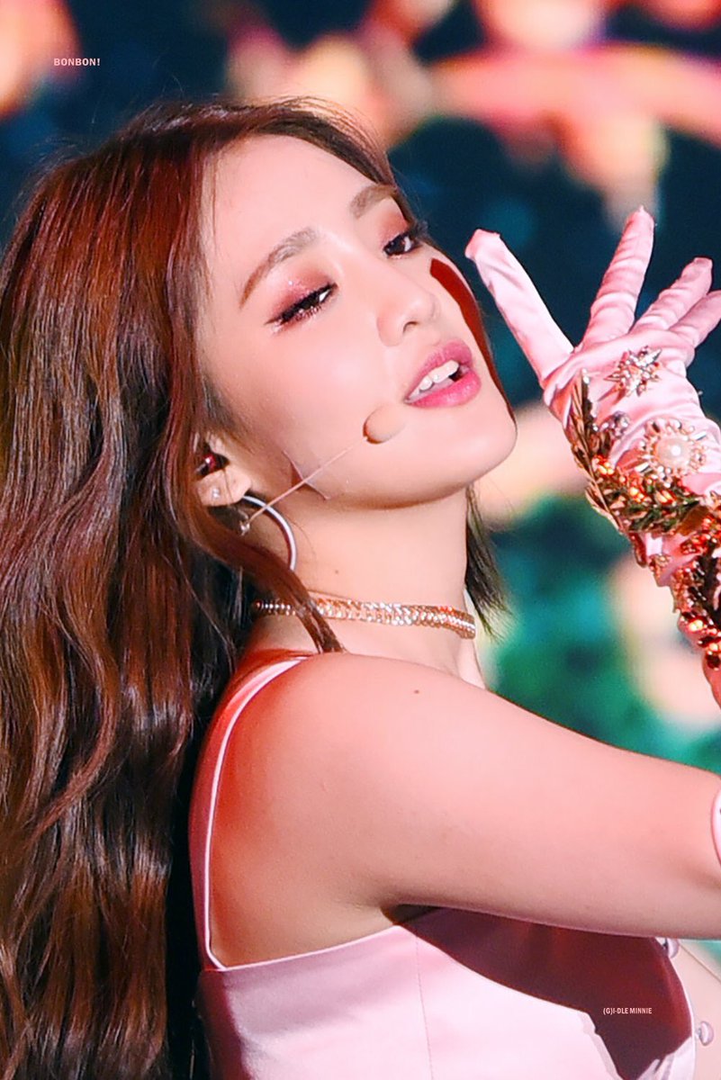 Минни кпоп. Minnie gidle. Минни g idle. G idle соён и юци. Сколько лет минни из джи айдл.