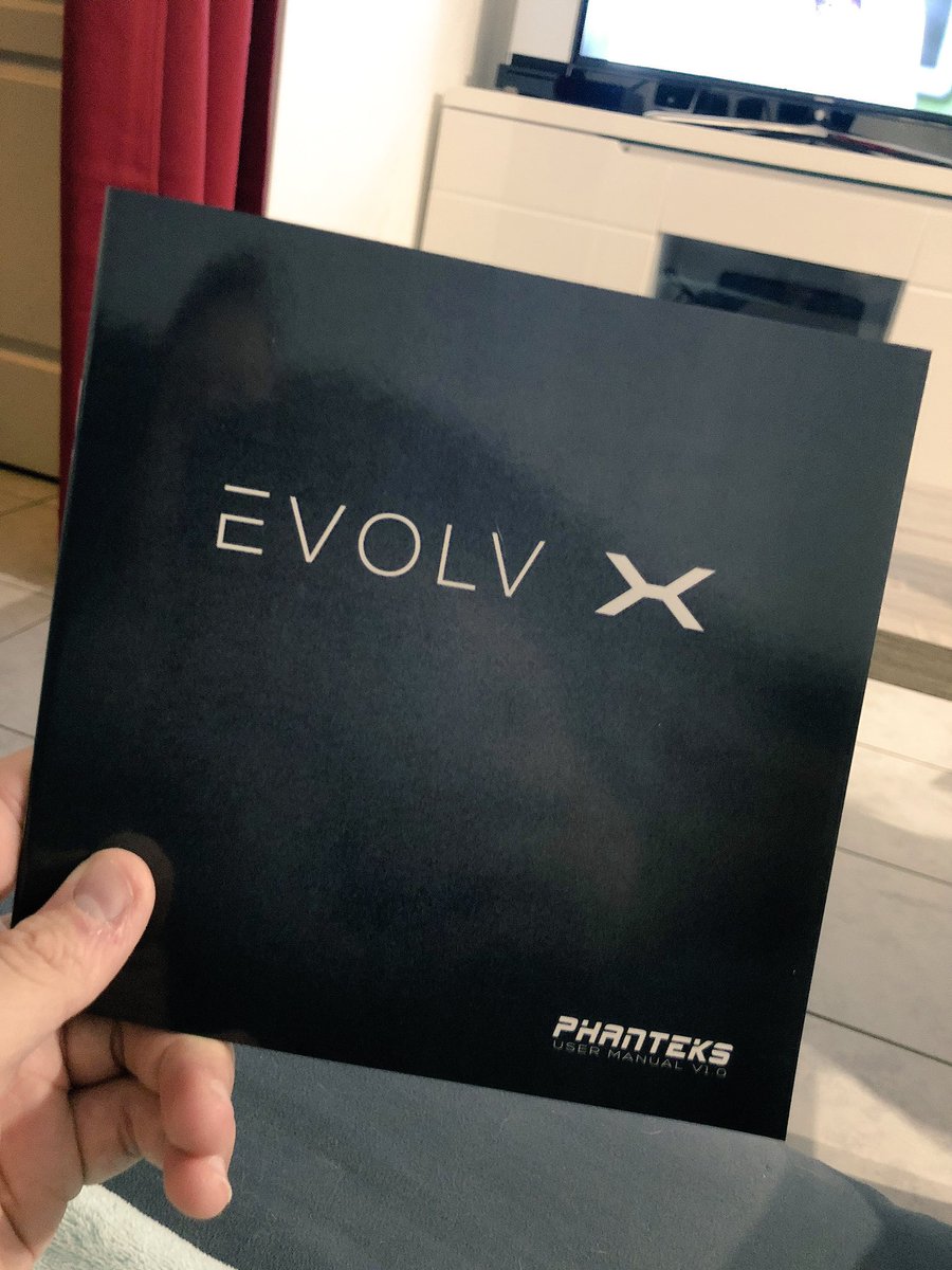 Tedeous's tweet image. Je suis totalement fan et impatient de vous montrer l EVOLV X de @Phanteks  c’est vraiment du lourd !! Bientôt en video les amis 😍 
#pcgamer #setup #evolvx #case #boitier #teamted #youtube #review #test #video