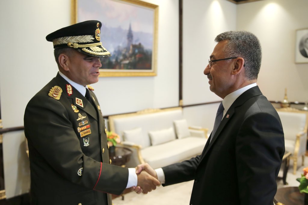 vladimirpadrino's tweet photo. He conversado con el Vicepresidente de la República de Turquía @fuatoktay06 asuntos de interés común para ambas naciones. También le hice entrega de una Carta de Salutación firmada por el Sr Pdte @NicolasMaduro al pueblo turco y al gobierno que preside @RT_Erdogan https://t.co/PvNKlIUQOb
