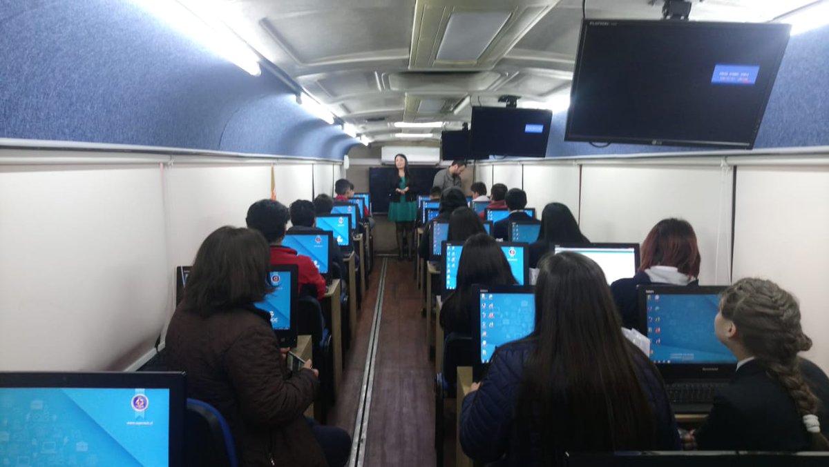 ¡Día 1 de #Ingeniosas2018 en Biobío! 🚀💡
Hoy niños y niñas de Ñuble fueron parte de una Charla de astronomía inclusiva a cargo de Pamela Paredes y talleres prácticos de astronomía, ciencia entretenida programación y robótica, con el apoyo de <a href="/Crecic_Oficial/">Crecic Oficial</a>! cc <a href="/ubbchile/">U. del Bío-Bío</a>