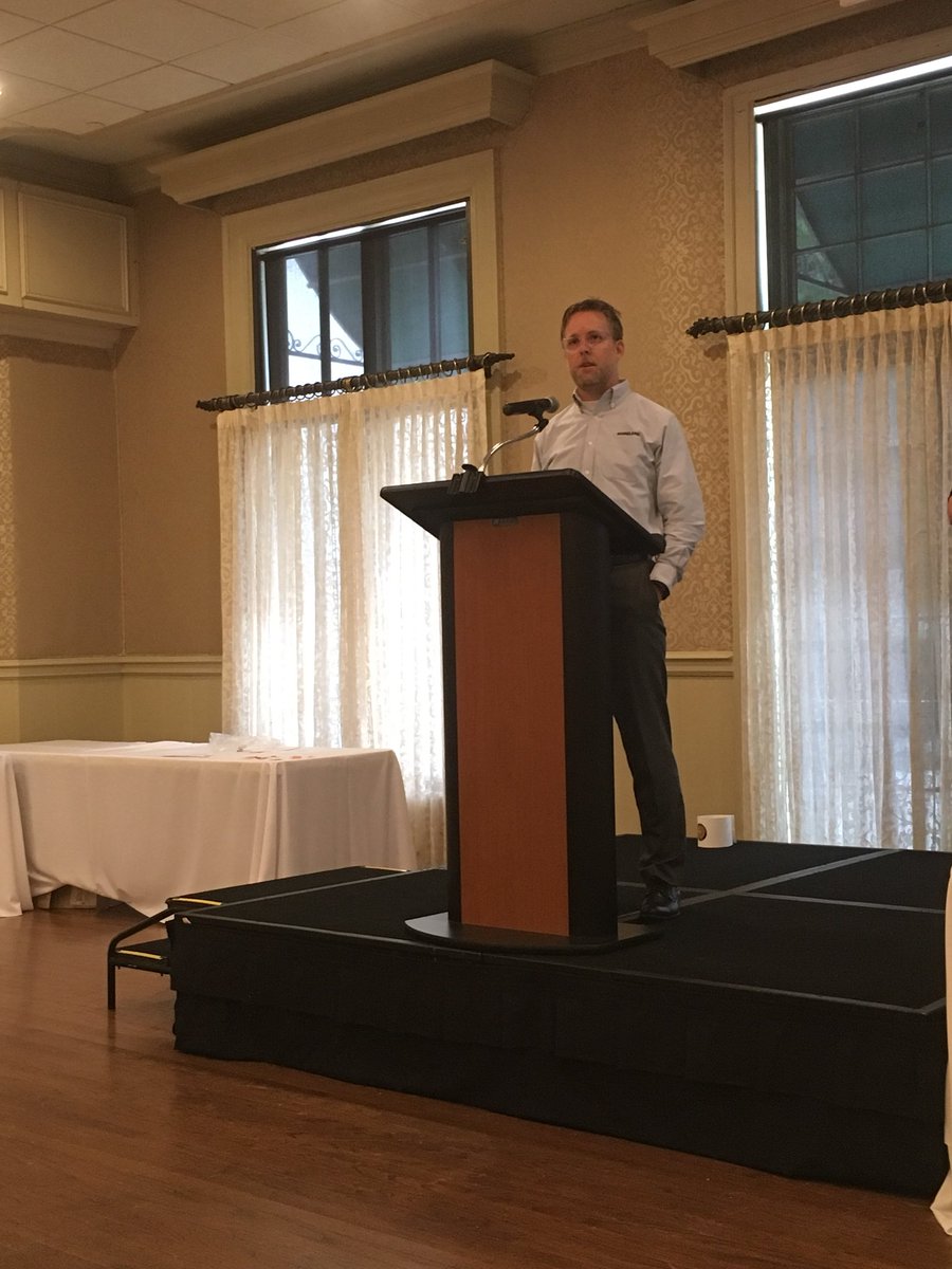 OkGrocers's tweet photo. Congrats to @HomelandStores and @HACOwnerMarc, who were announced as the Southwest Retailer of the Year this afternoon by @theshelbyreport! OGA is proud of all your hard work and looks forward to your future successes! #GrocersDoingGood https://t.co/VIIa8cOpmj