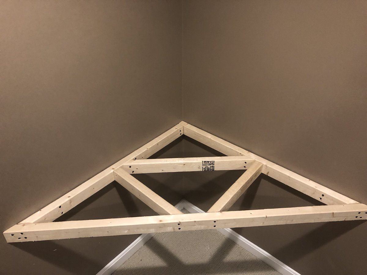 R0bz0r's tweet image. Built a new desk to reclaim space in my basement for other fun activities! #handyman #desk #customdesk #computerdesk #homemade #triforce #woodworking