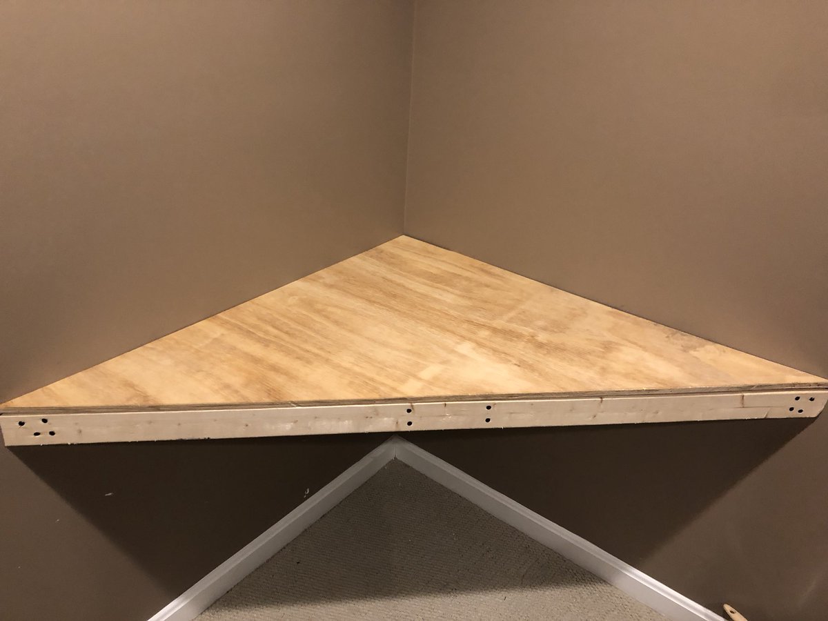 R0bz0r's tweet image. Built a new desk to reclaim space in my basement for other fun activities! #handyman #desk #customdesk #computerdesk #homemade #triforce #woodworking