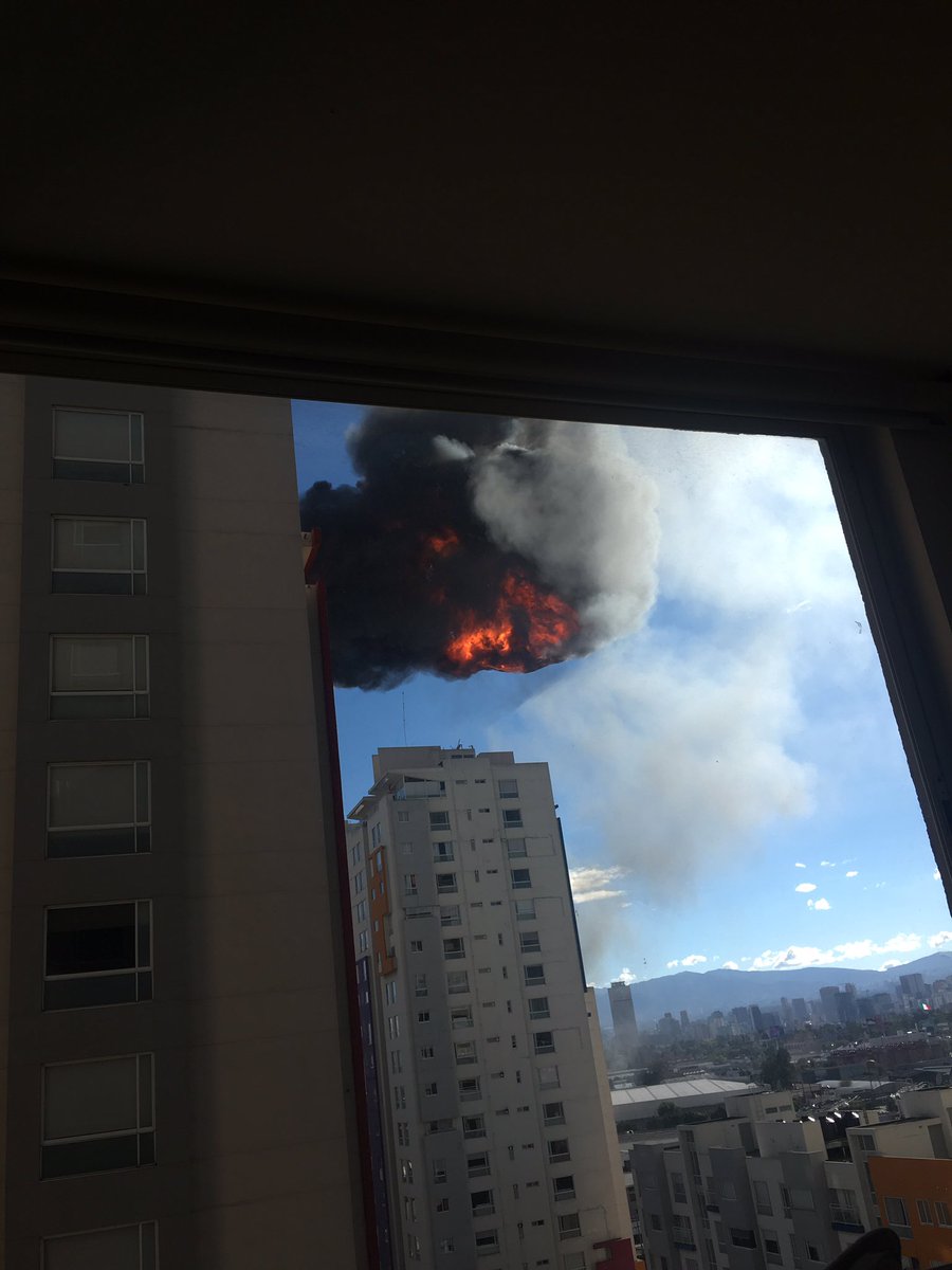 Fuertísimo el #incendio tomen sus precauciones, cerca del sams de la raza