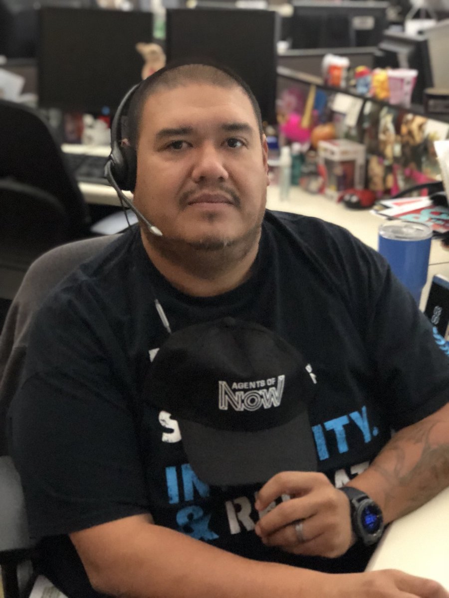 Sonya_T_Harris's tweet photo. My #AgentsOfNow won a Snuggie, hat and sunglasses for me! I’m so excited. Thanks Squirrels!! @PuebloHotChilis @loo_lewis https://t.co/M1cSiruc4G