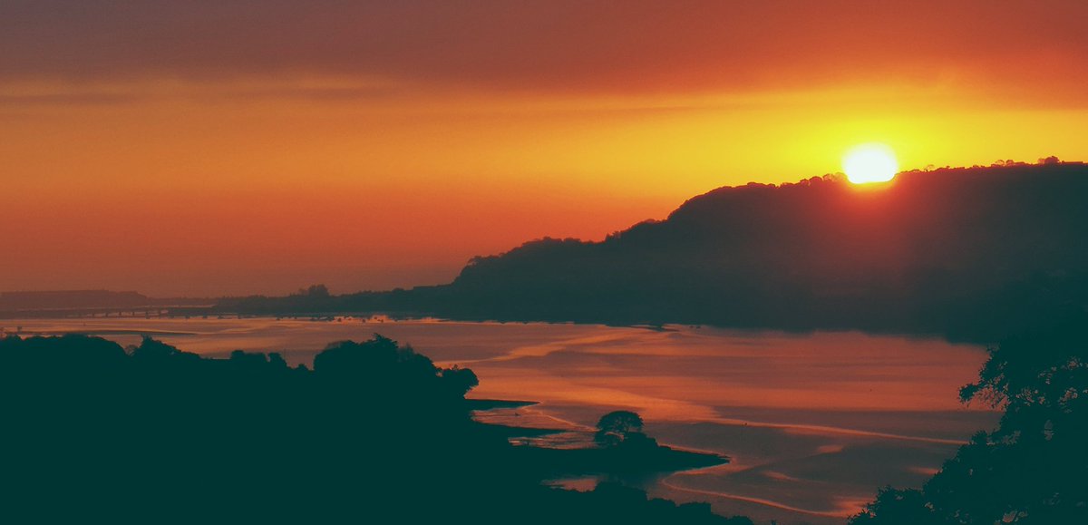 julianf1972's tweet photo. Not a bad view for the drive to work each morning. #riverteign #daybreak #morning @VisitDevon @sentfromdevon @SouthDevonAONB @WMNPictures @DevonLife @visitsouthdevon @BBCSpotlight @TeignTourism https://t.co/RZjoztHprJ
